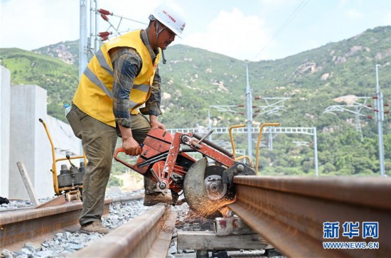 福平鐵路全線鋪軌貫通