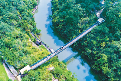 天生橋靚麗迎客