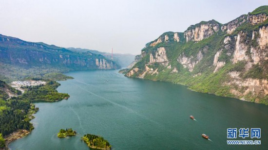 四月化屋春光美