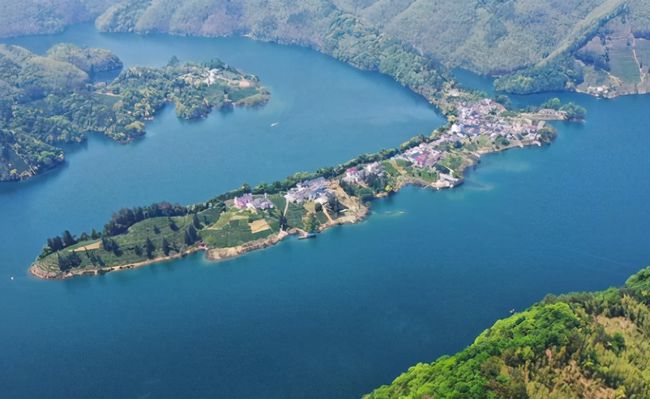 安徽一“世外桃源”走紅，深藏于大山之中，網友直呼太美膩了！