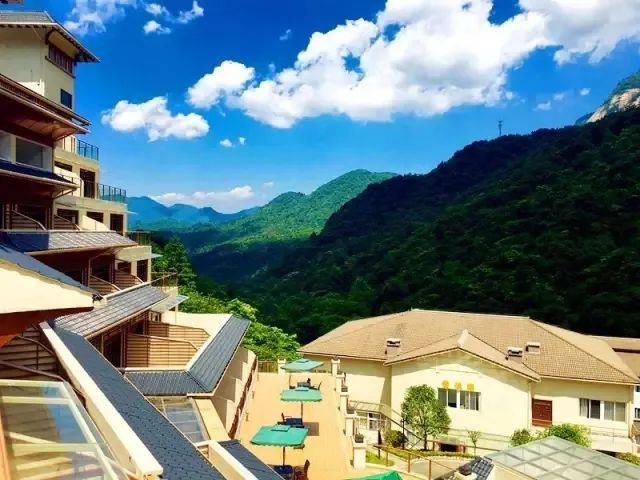 每年這個時候，天堂寨就該變了